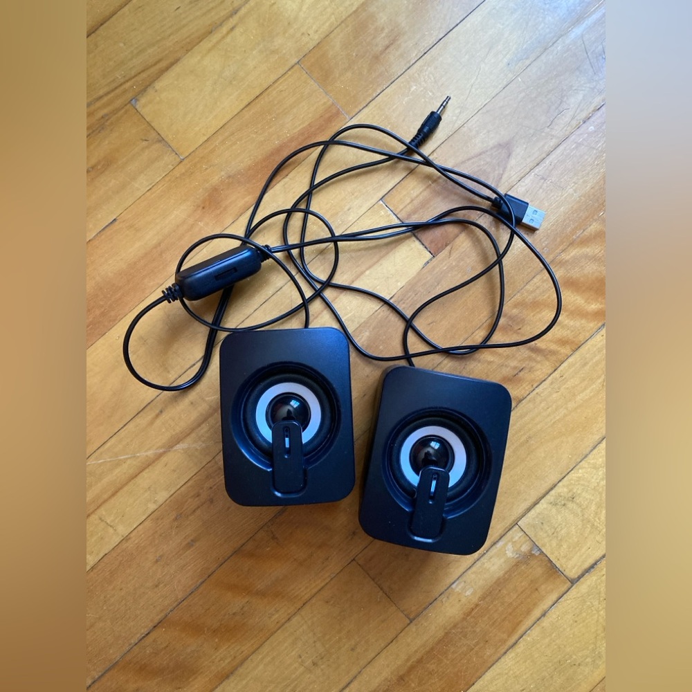 ✴️ Like New Sleek Small Wired Black Speakers - NO LED